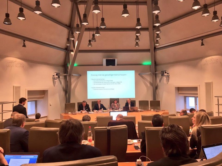 Meerderheidspartijen N-VA, CD&V en Open VLD bereiken akkoord ritueel slachten na bespreking rapport-Vanthemsche   