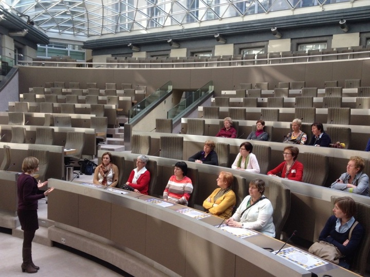 De KVLV Stelen (Geel) op bezoek bij Tinne in het Vlaams Parlement