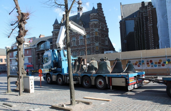 Klokken voor restauratie uit Sint-Katharinakerk