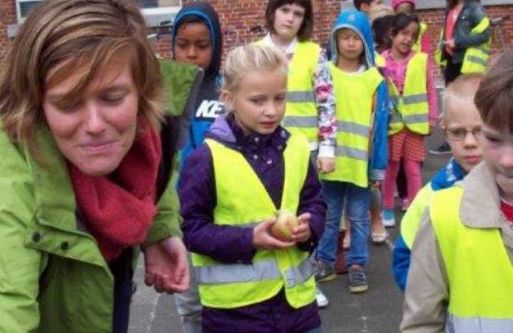 Burgemeester Tinne Rombouts op de fiets 